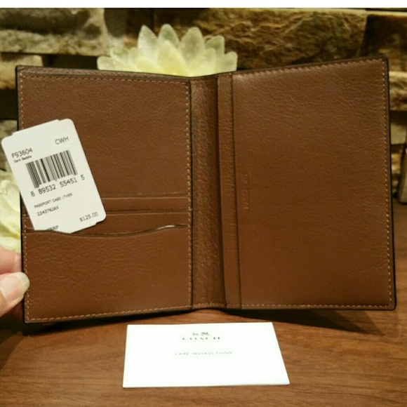 *SALE - 1 left!* NEW Coach Leather Passport Case - Picture 3 of 5